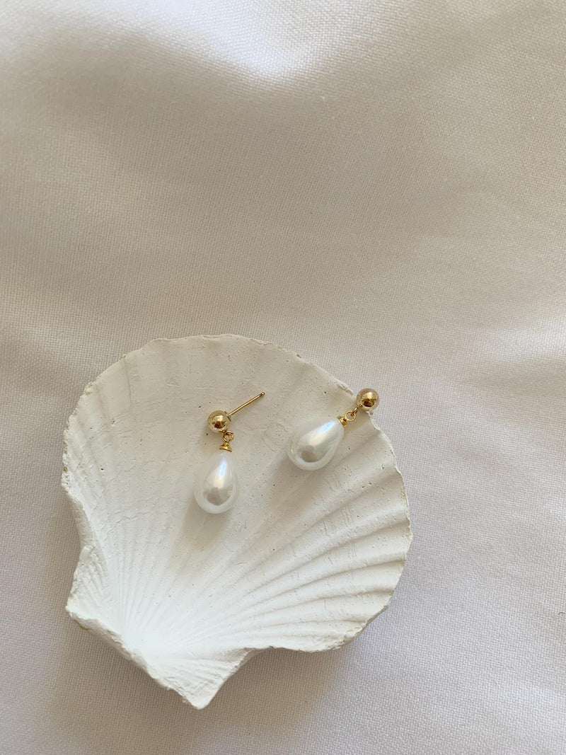 Anne Tear Drop Pearl Earrings